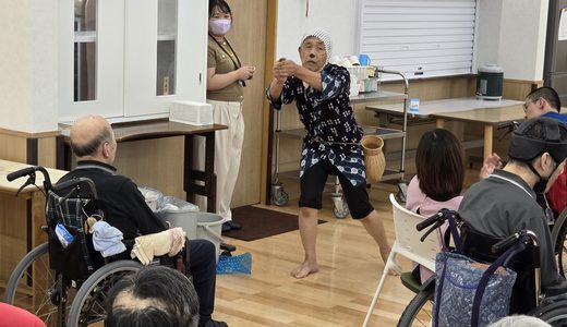 「つぼみの会」ボランティア演奏会が行われました